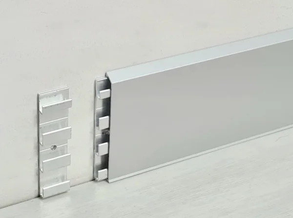 Алюминиевый плинтус Fezard Кабельный ALP-С70 Алюминий 70*10*2500 мм в Казани