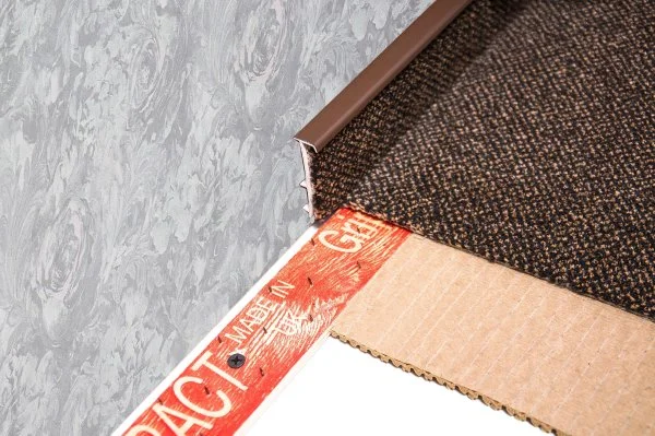 Плинтус для ковролина Korner Listwa 105 Темно-коричневый 2,5м (50мм) в Казани