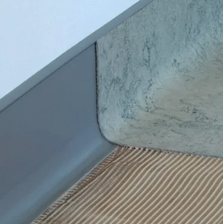 Коннелюрный односоставной плинтус Bonkeel Prof Серый (95х2700мм) в Казани