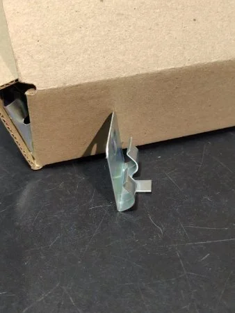 Клипсы к плинтусу MDF Bonkeel (50шт) в Казани