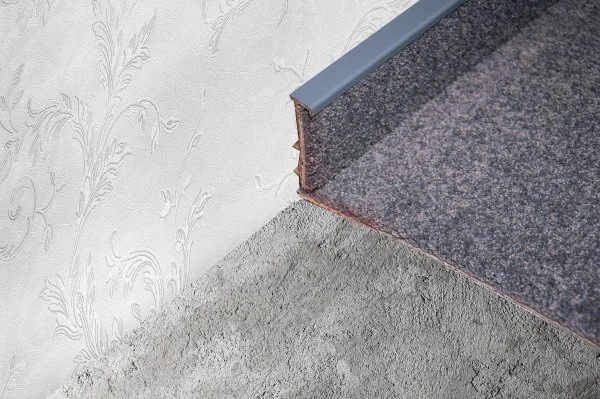 Плинтус для ковролина Korner Listwa 108 Графит 2,5м (50мм) в Казани