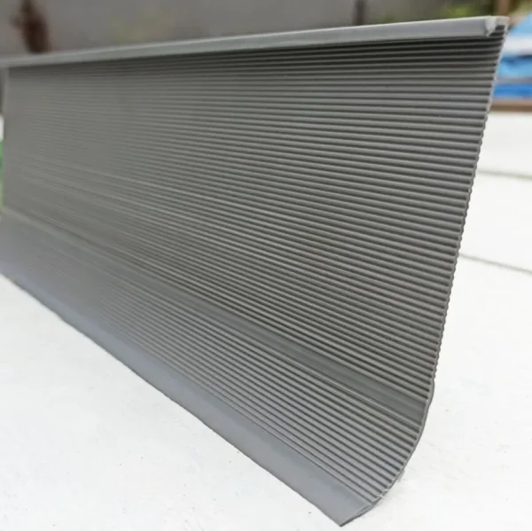 Коннелюрный односоставной плинтус Bonkeel Prof Серый (95х2700мм) в Казани