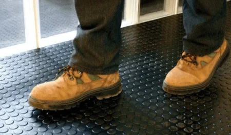 Противоскользящее резиновое покрытие Пятачки (1,0х10м) в Казани