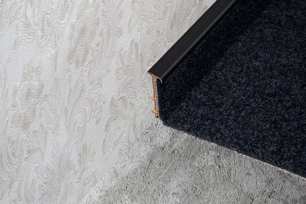 Плинтус для ковролина Korner Listwa 109 Черный 2,5м (50мм) в Казани